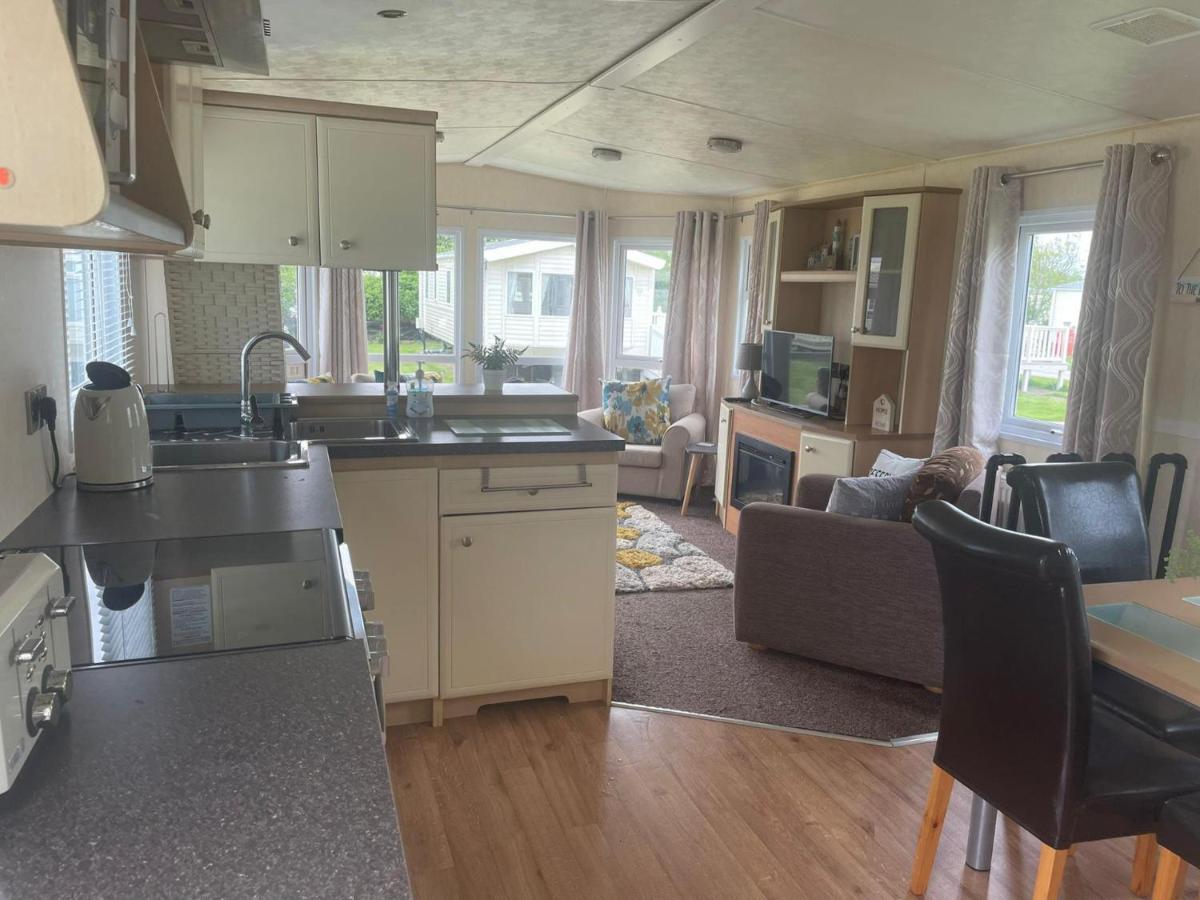 Remarkable 2-Bed Villa Caravan In Driffieldスキップシー エクステリア 写真