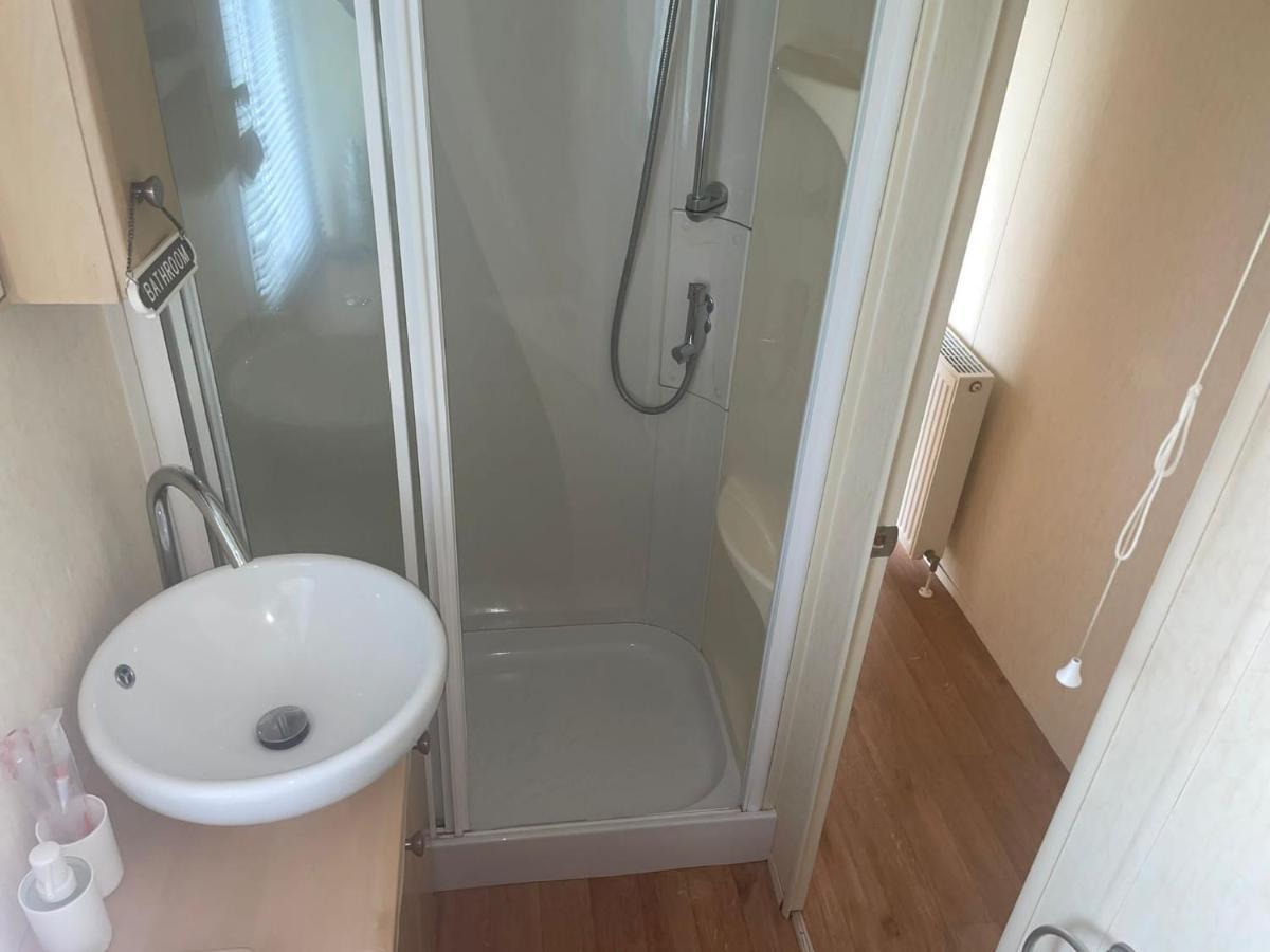 Remarkable 2-Bed Villa Caravan In Driffieldスキップシー エクステリア 写真